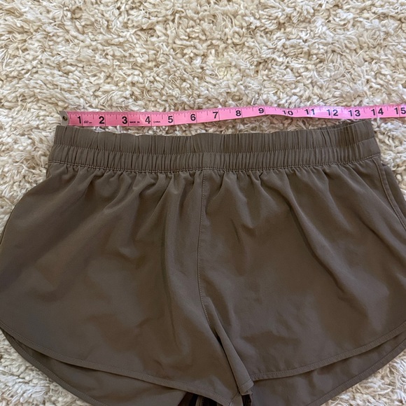 Athleta Women's Tan Speedwork Athletic Shorts - Picture 5 of 7